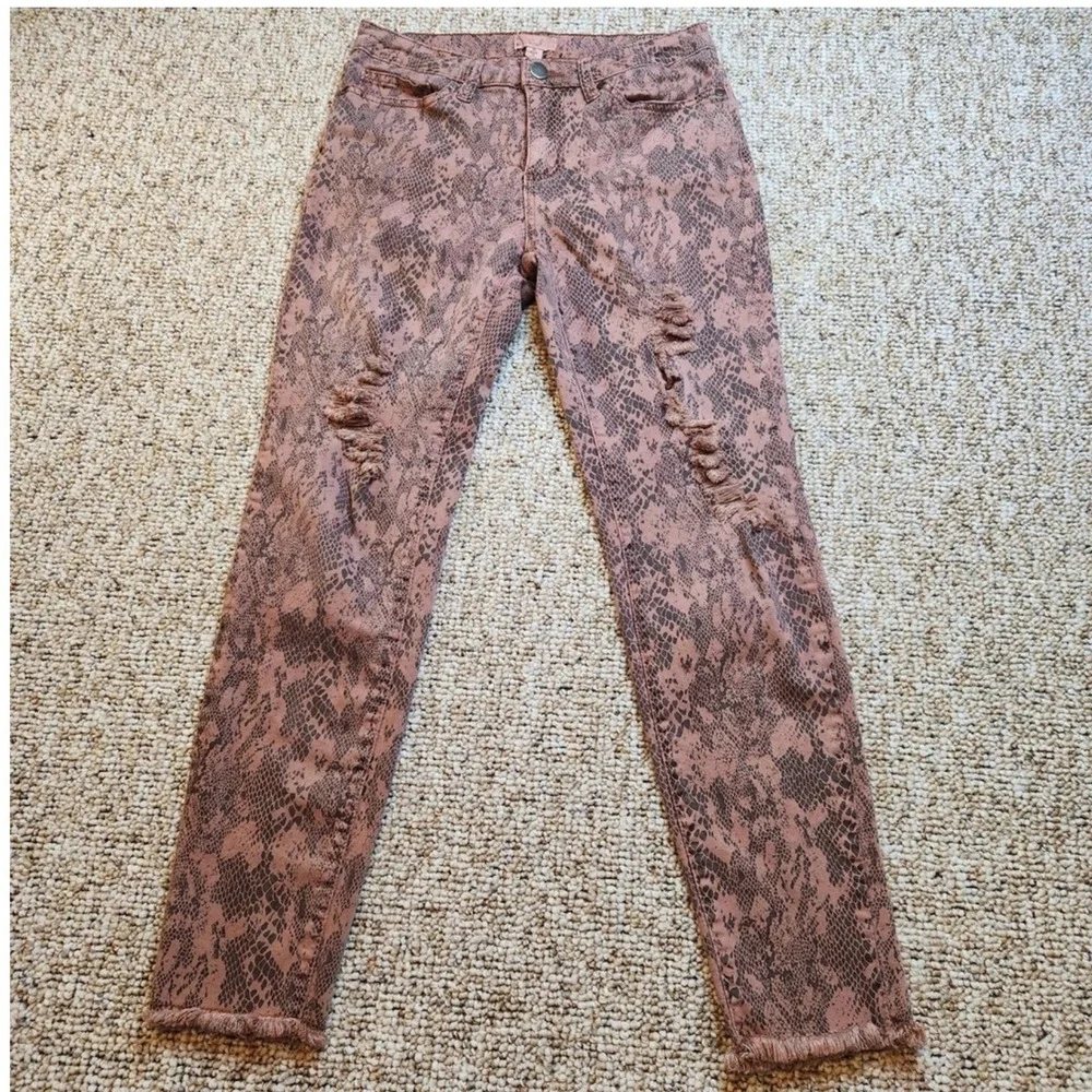 Easel Snakeskin Distressed Jeans‎ Women's Size Medium Pink Brown Frayed Hem